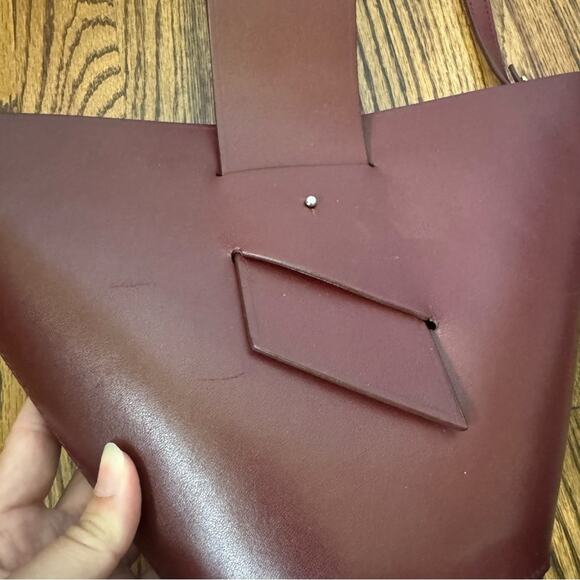 Carolina Santo Domingo Amphora Bucket Crossbody Wine - Picture 3 of 11